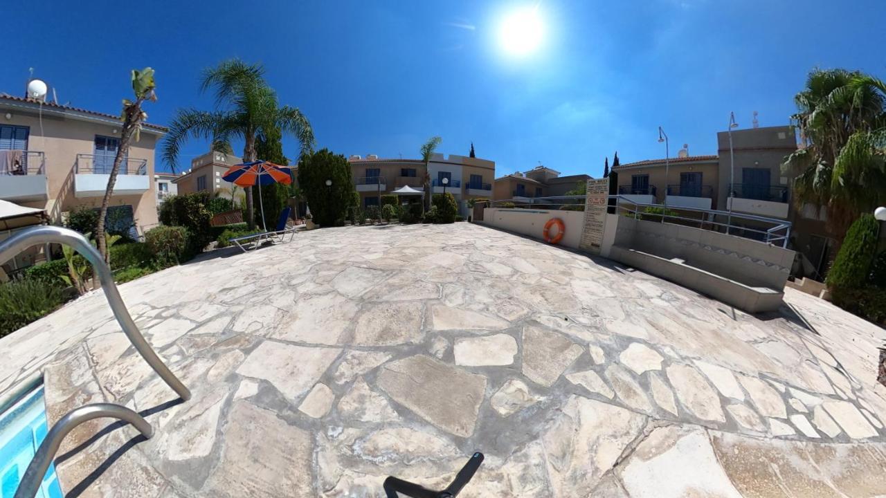 Maya Пафос Екстериор снимка